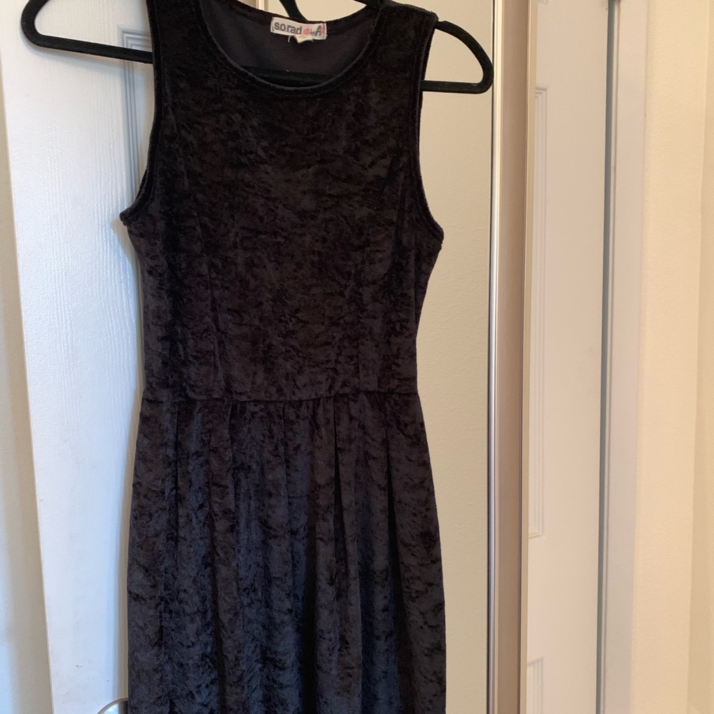 Black velvet sleeveless dress